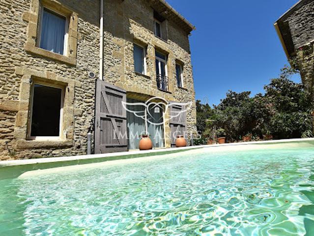 Vente Maison 10 pièces 341 m2 Sainte Cécile les Vignes