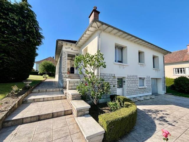 Vente Maison 10 pièces 349 m2 Saint Yrieix la Perche