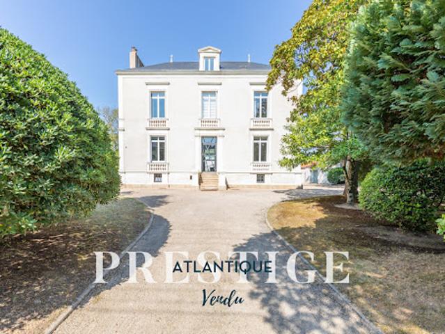 Vente Maison 10 pièces 383 m2 Nantes