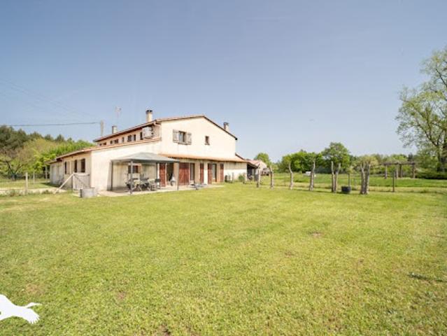 Vente Maison 10 pièces 309 m2 Montendre