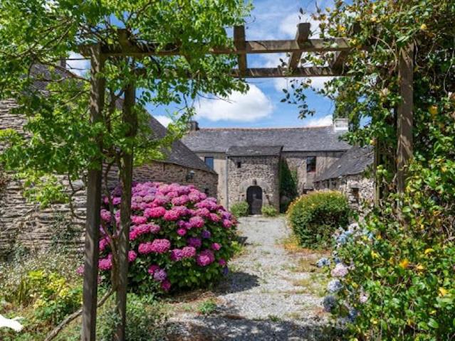 Vente Maison 10 pièces 315 m2 Ploudiry
