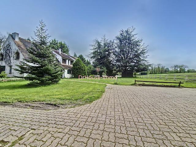 Vente Maison 10 pièces 336.84 m2 Poigny la Forêt