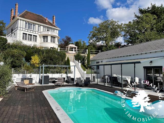 Vente Maison 10 pièces 336 m2 Saint Amand Montrond