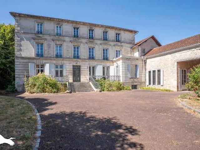 Vente Maison 10 pièces 456 m2 Châteauneuf sur Charente