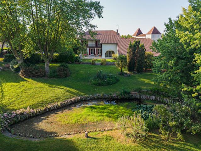 Vente Maison 10 pièces 471.86 m2 Urt