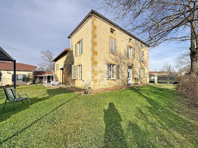 Vente Maison 10 pièces 400 m2 Pouilly sous Charlieu