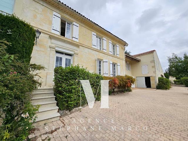 Vente Maison 10 pièces 425 m2 Saint Césaire