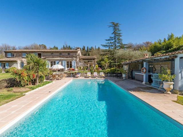 Vente maison 11 pièces Châteauneuf Grasse 06