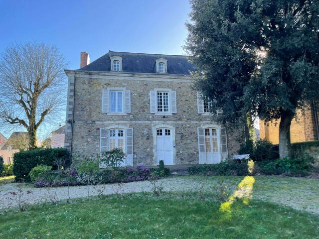 Vente maison 11 pièces Chemazé 53