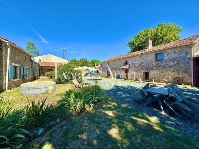 Vente maison 11 pièces Saint Hilaire des Loges 85
