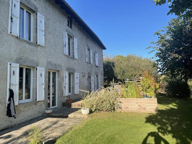 Vente Maison 11 pièces 240 m2 Cayrols