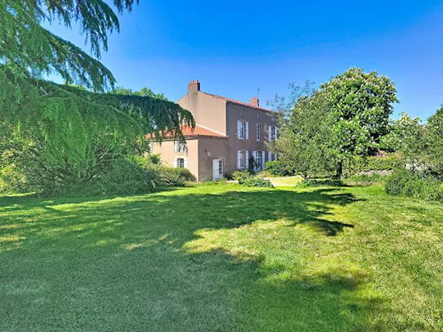 Vente Maison 11 pièces 244 m2 Le Poiré sur Vie