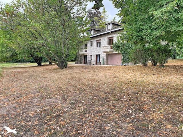 Vente Maison 11 pièces 245 m2 Nersac