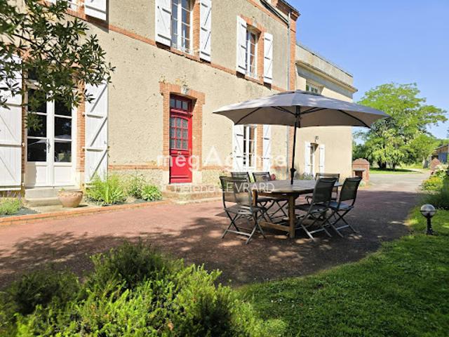 Vente Maison 11 pièces 263 m2 Evron