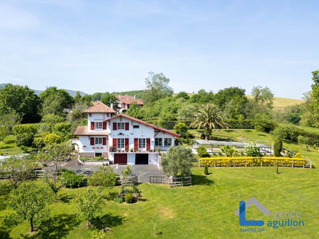 Vente Maison 11 pièces 265 m2 Itxassou