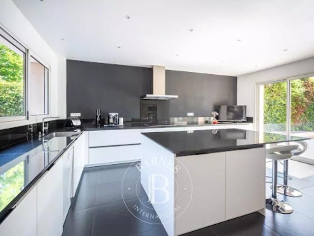 Vente Maison 11 pièces 265 m2 La Celle Saint Cloud