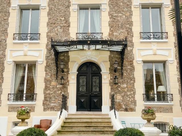 Vente Maison 11 pièces 280 m2 La Varenne Saint Hilaire