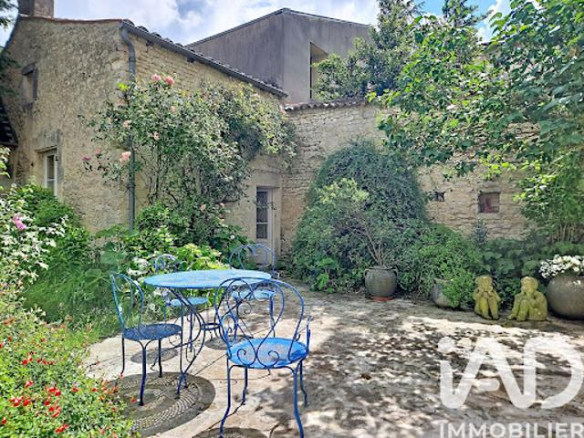 Vente Maison 11 pièces 287 m2 Saint Jean d'Angély