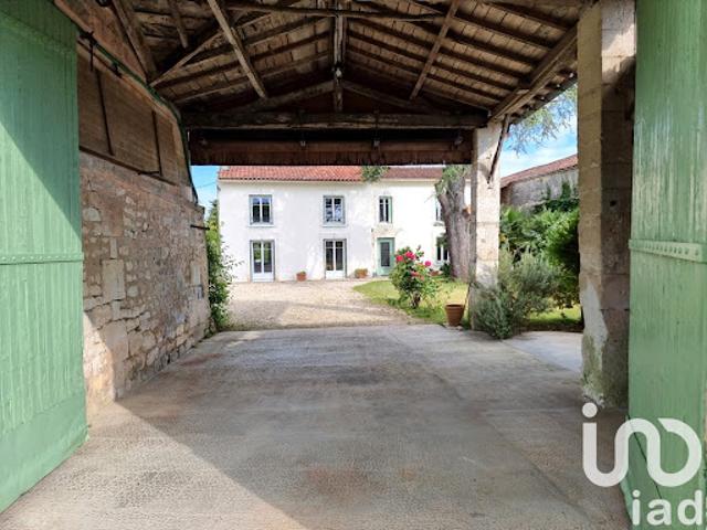Vente Maison 11 pièces 285 m2 Saint Même les Carrières
