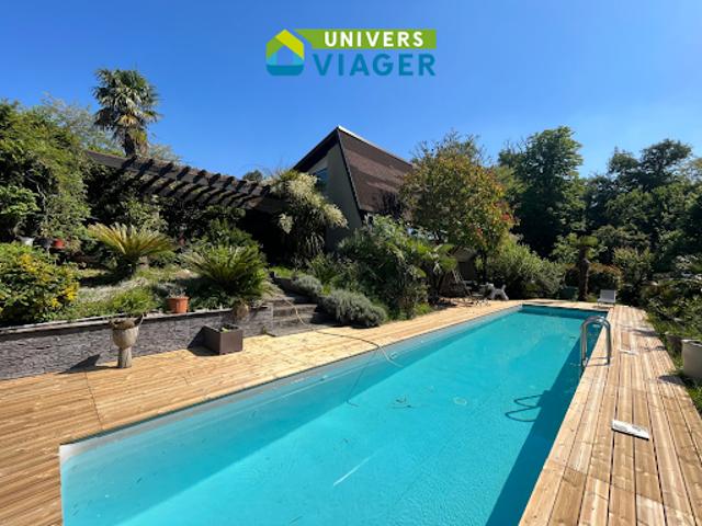 Vente Maison 11 pièces 289 m2 Cenon