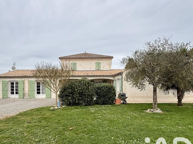 Vente Maison 11 pièces 297 m2 Jonzac