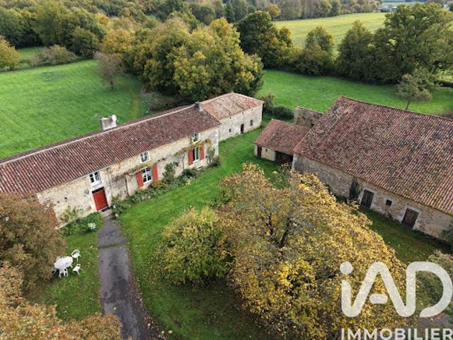 Vente Maison 11 pièces 295 m2 Sommières du Clain