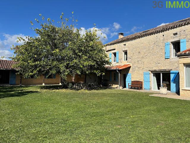 Vente Maison 11 pièces 210 m2 Le Montat