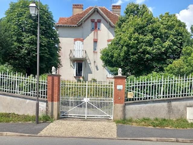 Vente Maison 11 pièces 220 m2 Eguzon Chantôme