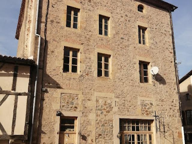 Vente Maison 11 pièces 220 m2 Saint Germain de Confolens