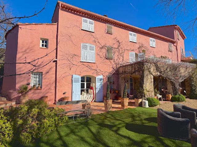 Vente Maison 11 pièces 360 m2 Entrecasteaux