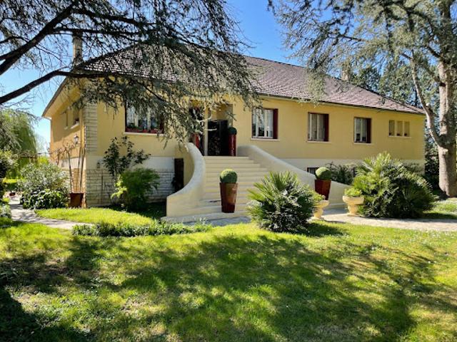 Vente Maison 11 pièces 367 m2 Usson du Poitou