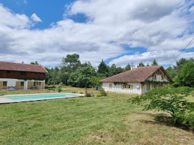 Vente Maison 11 pièces 312 m2 Sabres