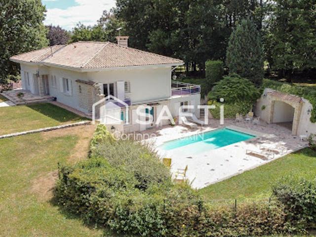 Vente Maison 11 pièces 333 m2 Barbezieux Saint Hilaire