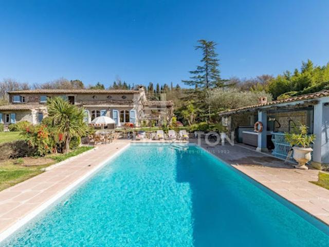 Vente Maison 11 pièces 330 m2 Châteauneuf Grasse