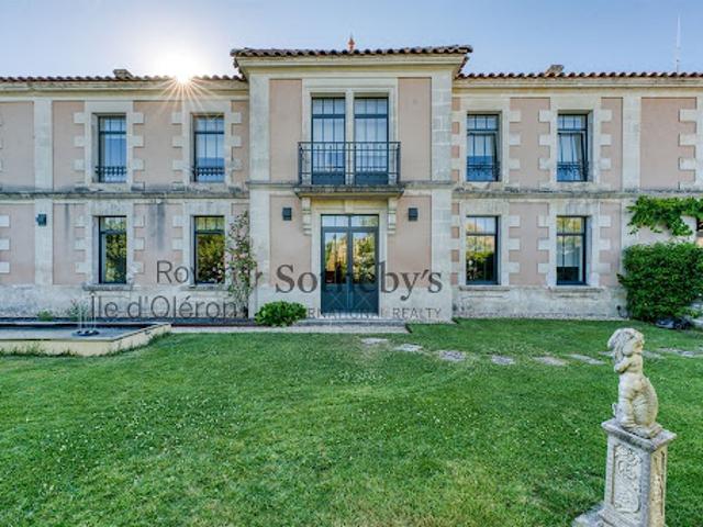 Vente Maison 11 pièces 530 m2 Brie sous Mortagne
