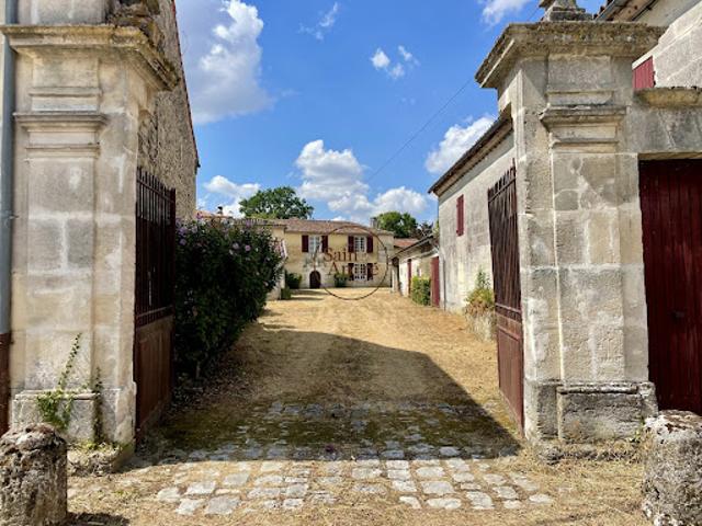 Vente Maison 11 pièces 600 m2 Jarnac