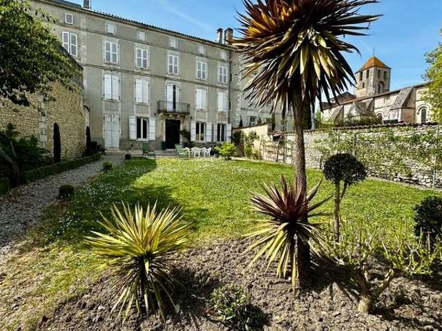 Vente maison 12 pièces Barbezieux Saint Hilaire 16