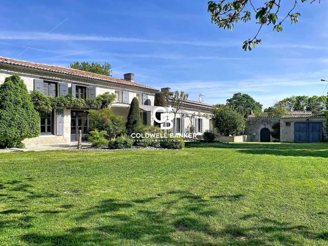 Vente maison 12 pièces Corme Royal 17