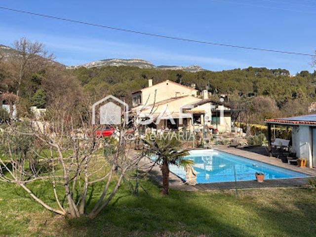 Vente Maison 12 pièces 242 m2 Aubagne