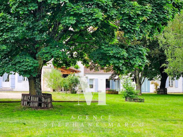 Vente Maison 12 pièces 250 m2 Saintes