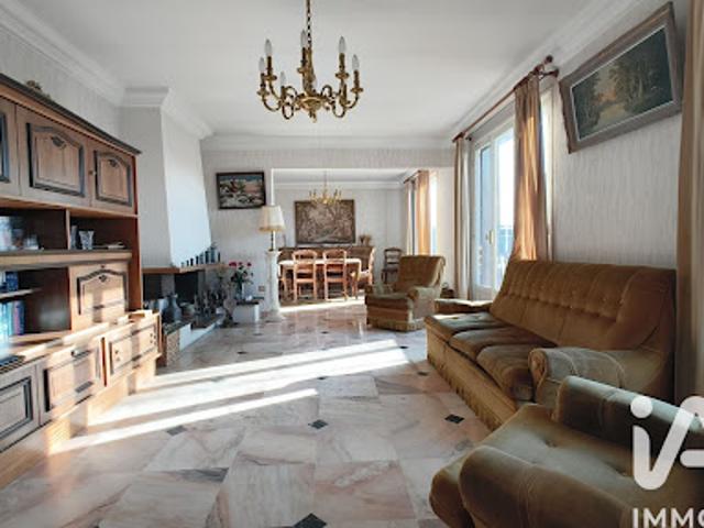 Vente Maison 12 pièces 252 m2 Puy Guillaume