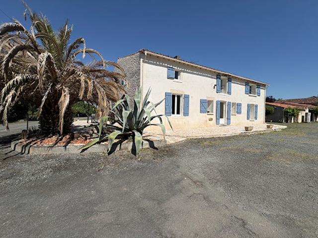Vente Maison 12 pièces 290 m2 Les Velluire sur Vendée
