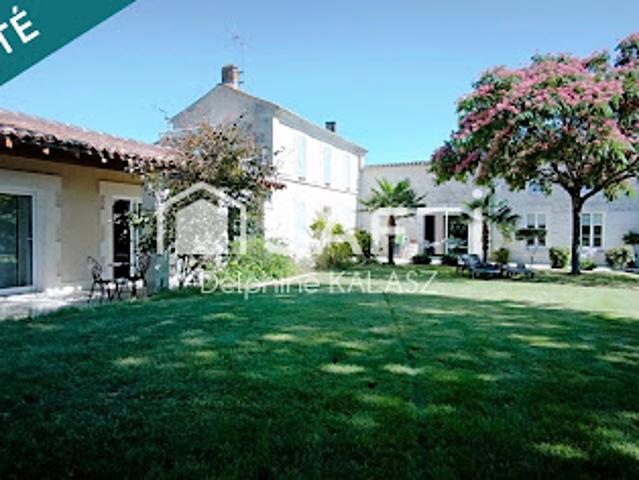 Vente Maison 12 pièces 221 m2 Bourg Charente
