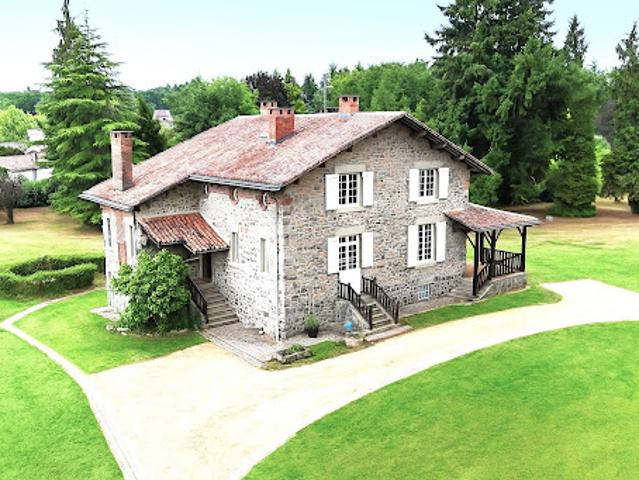Vente Maison 12 pièces 340 m2 Chabanais