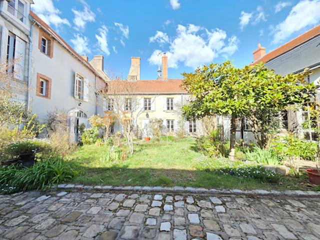 Vente Maison 12 pièces 353 m2 Châteauneuf sur Loire