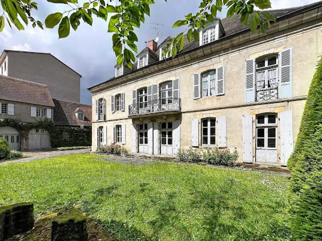 Vente Maison 12 pièces 378 m2 Montluçon