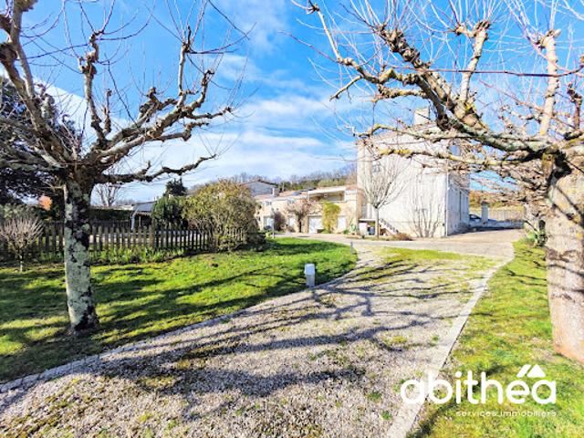 Vente Maison 12 pièces 380 m2 Fronsac