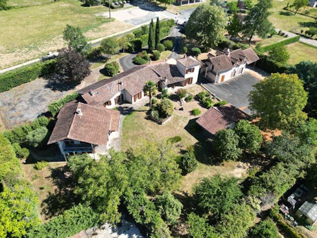 Vente Maison 12 pièces 390 m2 Antonne et Trigonant