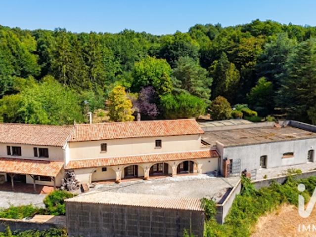 Vente Maison 12 pièces 480 m2 Saint Aubin le Cloud