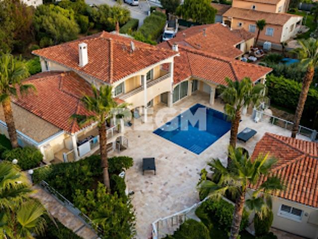 Vente Maison 12 pièces 400 m2 Frejus
